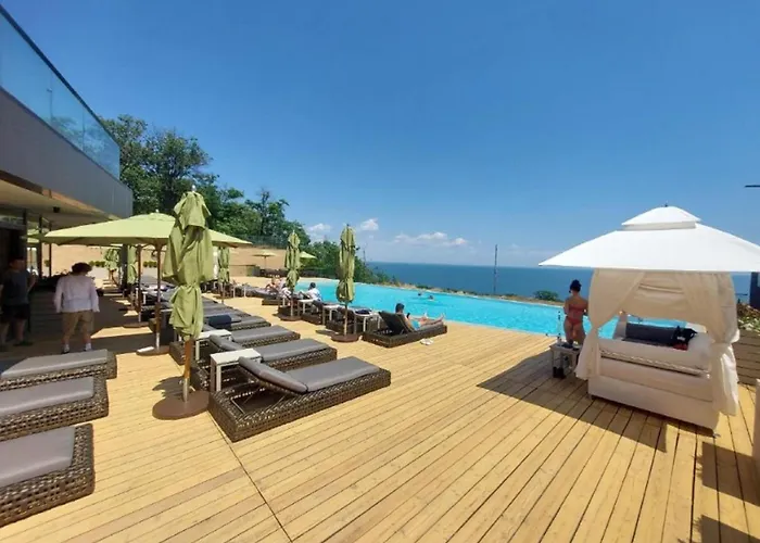 Greenwood Near Sea *